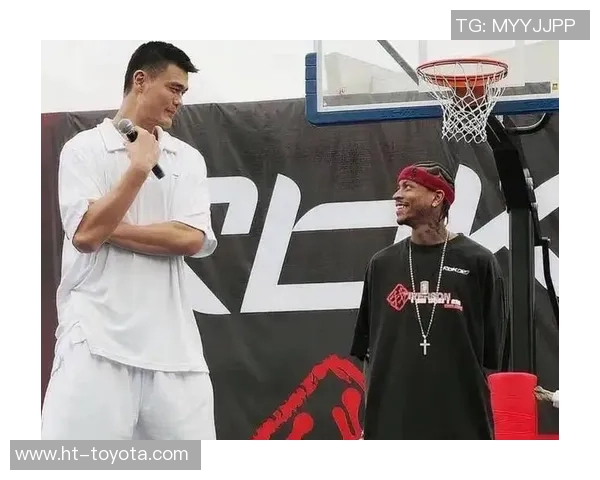 艾佛森与姚明联手打造篮球传奇的梦想组合与辉煌时刻